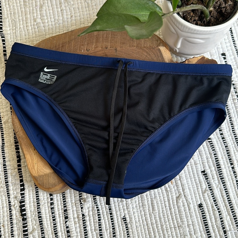 Nike - Picture 5 of 9